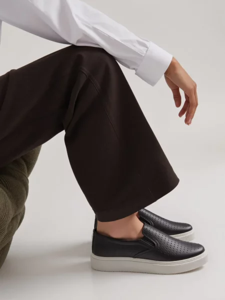 Trampki slip-on ażurowe TOWNS BLACK
