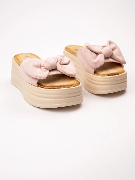 Klapki damskie BOW PINK – na wysokiej platformie, modne i wygodne