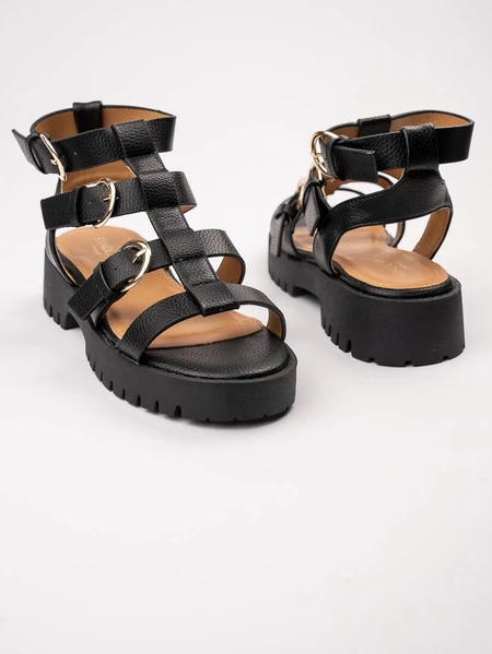 Sandały na koturnie z paskami i klamrami w kolorze Black