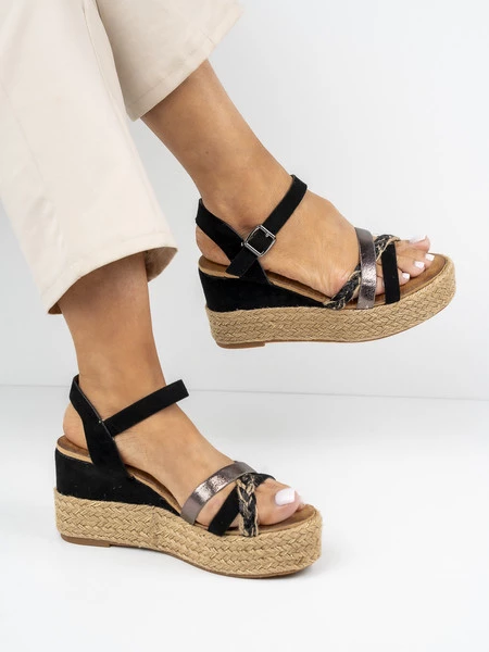 Sandały na koturnie z plecionką w kolorze Black