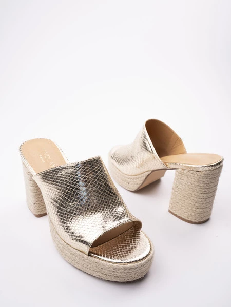 Obuwie damskie eleganckie w kolorze Gold