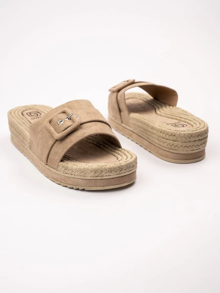 Klapki na koturnie z ozdobną klamrą w kolorze Khaki