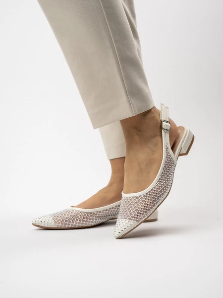 Modne czółenka w kolorze White