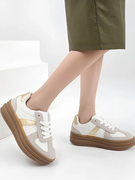 Damskie Sneakersy ALMA WHITE – Subtelna Platforma i Kontrastowe Akcenty