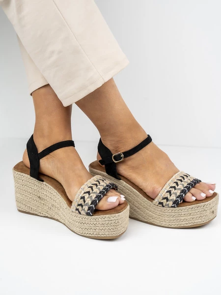 Sandały na koturnie z plecionym paskiem w kolorze Black