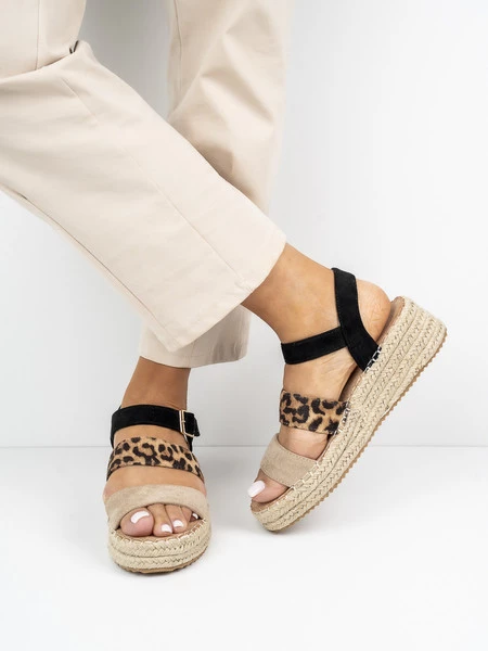 Sandały na platformie z motywem lamparta w kolorze Black