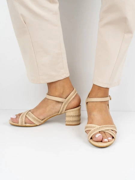 Sandały eleganckie damskie z paskiem na obcasie w kolorze Beige