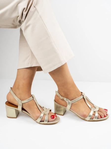 Modne sandały damskie w kolorze Gold