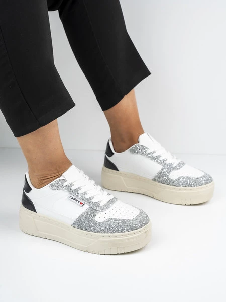 Sneakers modne damskie z brokatowymi wstawkami w kolorze Silver