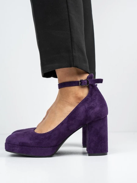 Czółenka na obcasie z paskiem w kolorze Purple