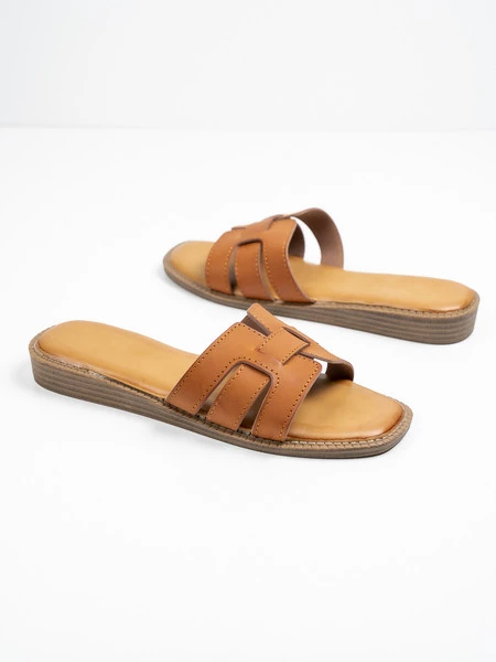 Modne klapki damskie Limoncello w kolorze Camel