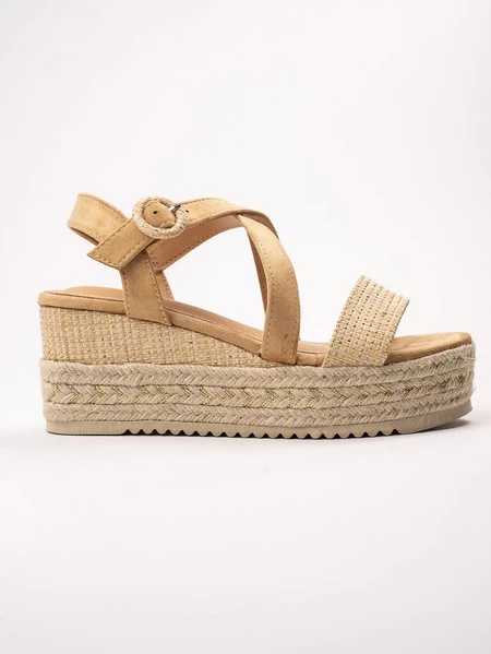 Sandały na koturnie z plecionką w kolorze Beige