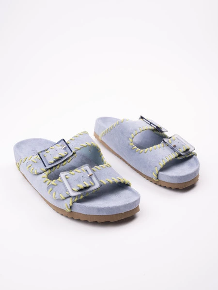 Klapki płaskie zamszowe z podwójną klamrą w kolorze Blue