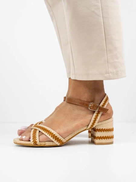 Sandały z paskami plecione eleganckie w kolorze Camel