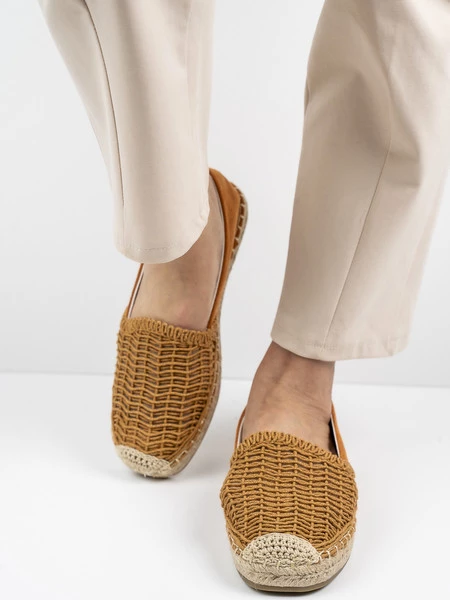 Modne espadryle damskie w kolorze Camel