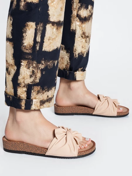 Klapki damskie z materiału tekstylnego beige