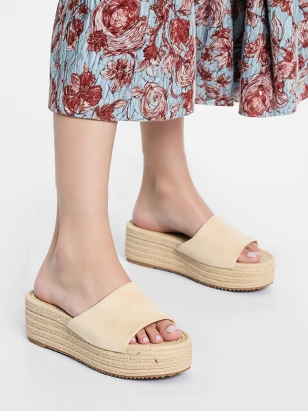 Klapki na platformie ESTILO Beige