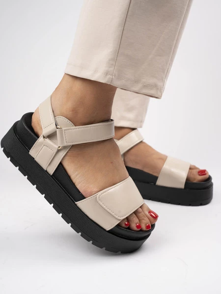 Sandały płaskie damskie z rzepem w kolorze Beige