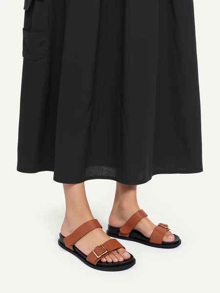 Klapki płaskie damskie z metalową klamrą Camel