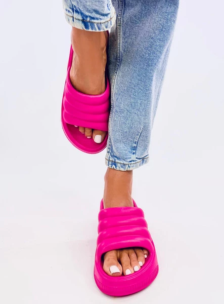 Klapki piankowe na koturnie DIAMES FUKSJA