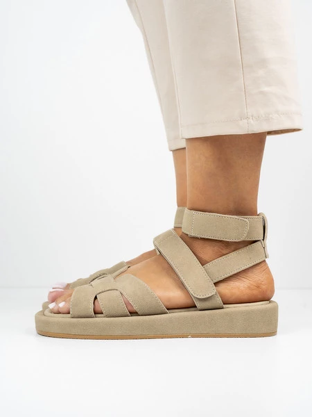 Sandały płaskie z zapięciem na rzep w kolorze Khaki