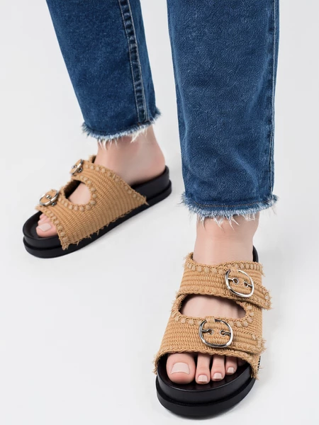 Klapki damskie z podwójną klamrą w kolorze Camel