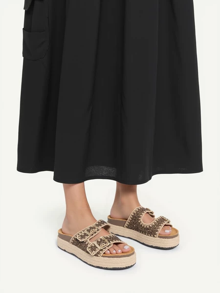 Klapki damskie na koturnie z plecionymi paskami w kolorze Bronze