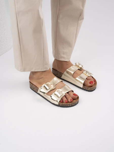 Klapki skórzane z podwójnymi klamrami w kolorze Gold