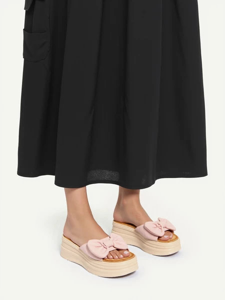 Klapki damskie BOW PINK – na wysokiej platformie, modne i wygodne