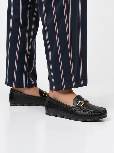 Damskie Mokasyny LIA BLACK – Ażurowy Wzór i Elegancki Akcent