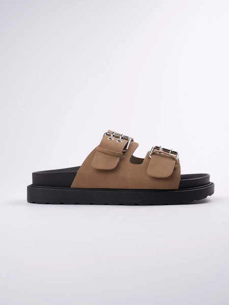 Klapki na koturnie damskie z regulowanymi klamrami w kolorze Camel