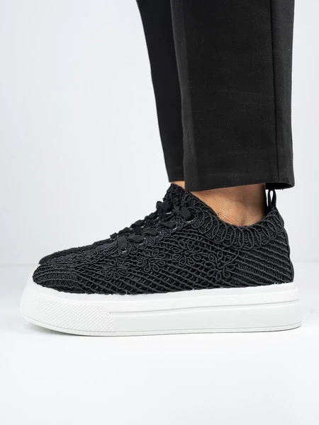 Sneakersy teksturowane damskie z koronką w kolorze Black
