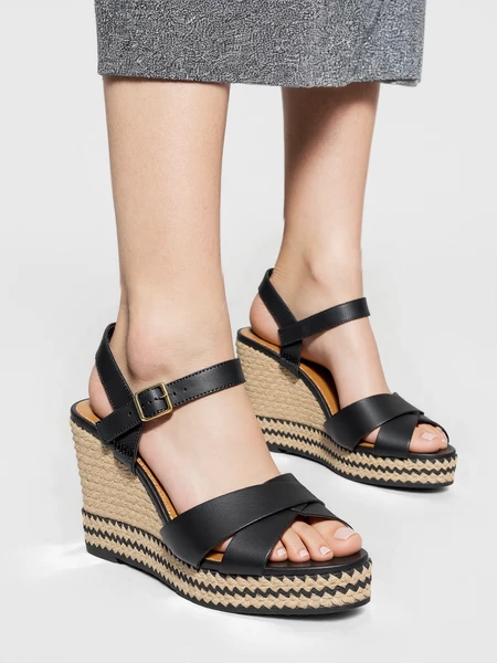 Damskie Sandały ARLETTE BLACK – Klasyczna Czerń na Plecionej Koturnie