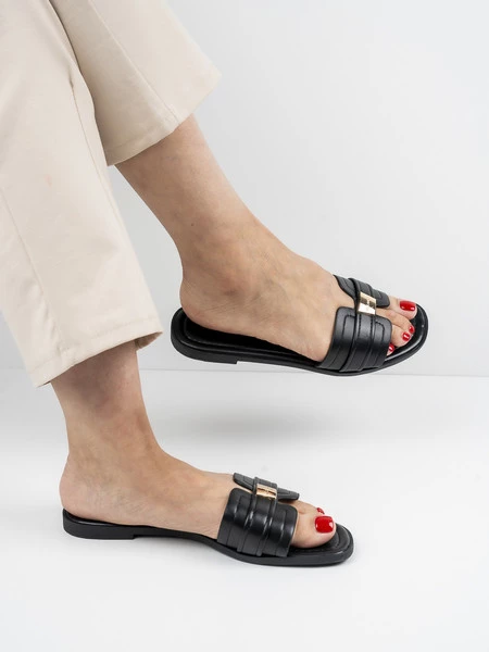 Klapki Aleksa w kolorze Black