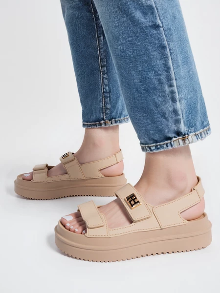 Klapki damskie eleganckie w kolorze Beige