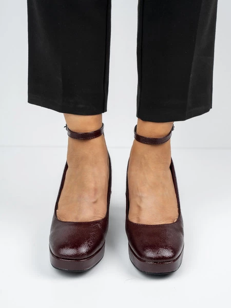 Czółenka na obcasie z paskiem wokół kostki Maroon