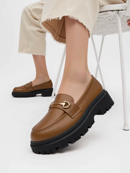 Damskie Mokasyny CARLA CAMEL – Ciepły Odcień z Wyrazistym Detalem