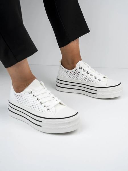 Trampki damskie z ażurowym wzorem białe w kolorze White