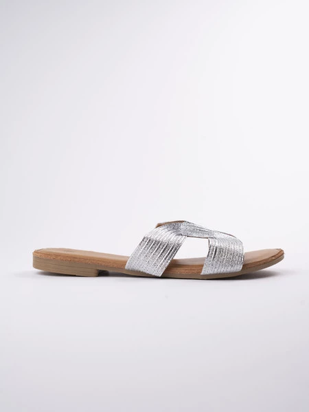 Klapki płaskie damskie z metalicznym wykończeniem Silver